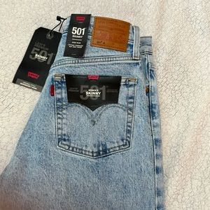 Levi’s 501 skinny Tango light light wash color
